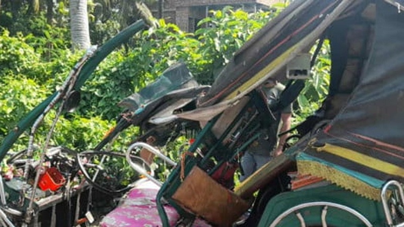 খুলনার ডুমুরিয়ায় ট্রাকের ধাক্কায় প্রাণ গেল ৩ জনের, হাসপাতালে লড়ছেন আরও ২